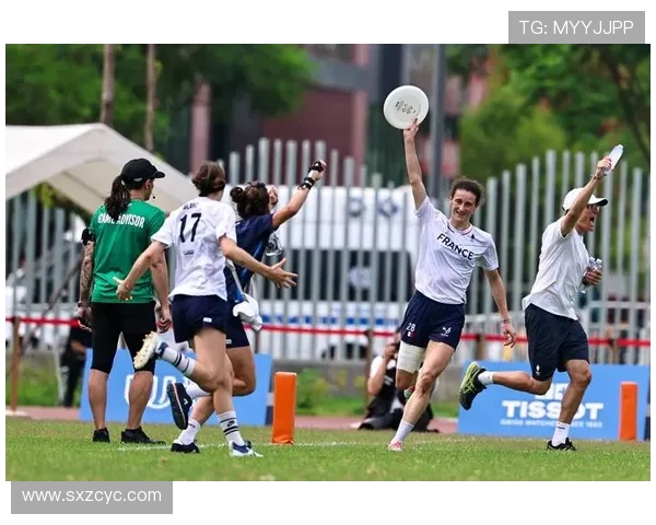武汉飞盘队与重庆飞盘队赛后复盘分析个人能力的对比与启示